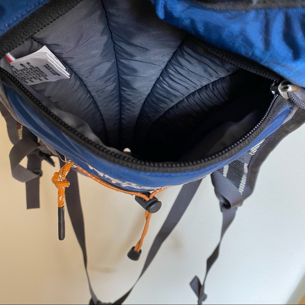 THE NORTH FACE • “Thresher” Hydration Pack - Picture 10 of 16